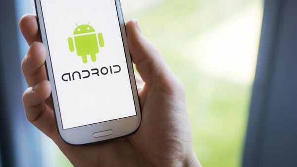 Логотип Android на смартфоне Samsung - 俄羅斯衛星通訊社