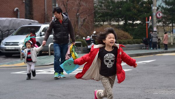 Семья с двумя детьми в Южной Корее - 俄罗斯卫星通讯社