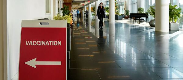 Указатель в Университете здравоохранения Индианы, где будет проходить введение вакцины Pfizer против коронавируса (COVID-19) Указатель в Университете здравоохранения Индианы, где будет проходить введение вакцины Pfizer против коронавируса (COVID-19) - 俄罗斯卫星通讯社