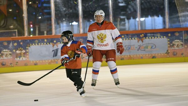 普京实现男孩梦想与他一起滑冰 - 俄罗斯卫星通讯社