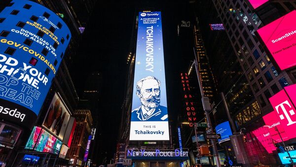 В центре Таймс-сквер появился билборд с изображением Петра Чайковского - 俄羅斯衛星通訊社