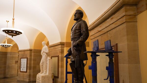 Статуя генерала Роберта Ли, командующего Армией Конфедеративных Штатов и Армией Северной Вирджинии во время Гражданской войны в США - 俄羅斯衛星通訊社