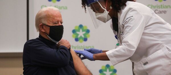 Джо Байден вакцинируется от коронавируса 21 декабря 2020 - 俄罗斯卫星通讯社