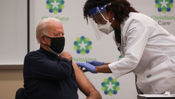 Джо Байден вакцинируется от коронавируса 21 декабря 2020 - 俄罗斯卫星通讯社