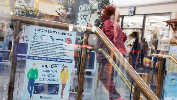 A masked customer ascends a flight of stairs inside Japan Center in Japantown ahead of the new stay-at-home order in attempts to contain the spread of the coronavirus disease (COVID-19) in San Francisco, California, U.S., December 6, 2020 - 俄罗斯卫星通讯社