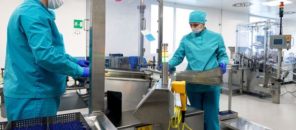 Сотрудники Карагандинского фармацевтического комплекса, в котором началось производство вакцины Sputnik V.  - 俄羅斯衛星通訊社
