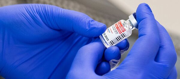 Вакцина Sputnik V, произведенная в Карагандинском фармацевтическом комплексе.  - 俄罗斯卫星通讯社