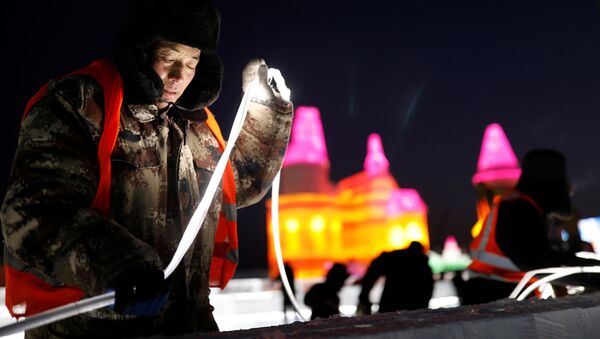 探秘哈爾濱冰雪雕塑製作全過程 - 俄羅斯衛星通訊社