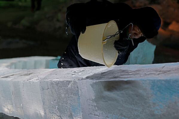 探秘哈爾濱冰雪雕塑製作全過程  - 俄羅斯衛星通訊社