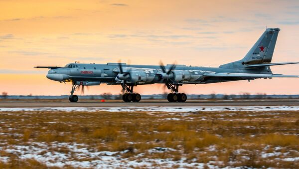 俄图-95MS战略轰炸机在北极地区公海上空执飞 - 俄罗斯卫星通讯社