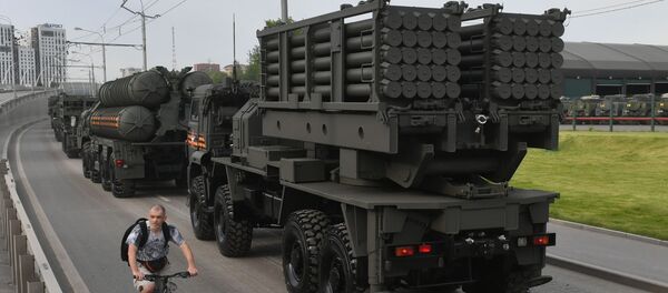 Военная техника едет к центру Москвы - 俄罗斯卫星通讯社