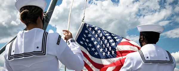 Подъем флага на корабле Маунт Уитни ВМС США - 俄罗斯卫星通讯社