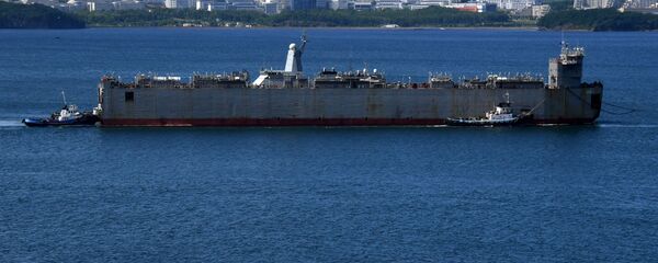 Транспортно-спусковой док Зея с корветом Герой Российской Федерации Алдар Цыденжапов в проливе Босфор Восточный - 俄罗斯卫星通讯社