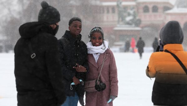 Иностранные туристы на Красной площади в Москве - 俄罗斯卫星通讯社