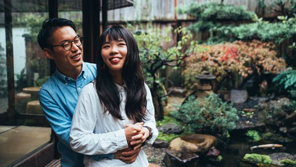 Молодая японская пара в своем доме - 俄羅斯衛星通訊社