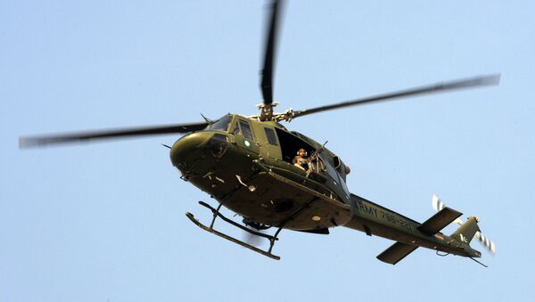 Пакистанские военные патрулируют на вертолете метность у университета в Пешаваре, на который напали талибы - 俄罗斯卫星通讯社