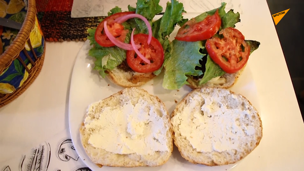 螞蚱漢堡包 - 俄羅斯衛星通訊社