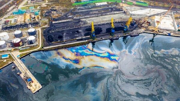 Разлив нефтепродуктов в акватории Находки - 俄罗斯卫星通讯社