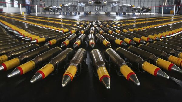 Bullets are lined up in front of a U.S. made F-16V fighters during a military exercise in Chiayi County, southern of Taiwan, Wednesday, Jan. 15, 2020. - 俄羅斯衛星通訊社