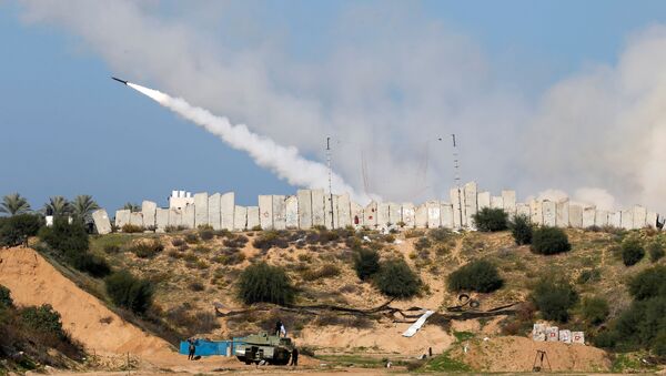 Запуск ракеты в Палестине в Средиземное море в районе сектора Газа в начале военных учений в городе Газа. - 俄罗斯卫星通讯社