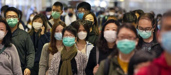 Пассажиры в медицинских масках в переходе метро Гонконга - 俄羅斯衛星通訊社