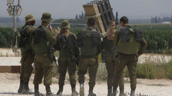 Израильские солдаты рядом с системой ПРО «Железный купол» - 俄罗斯卫星通讯社