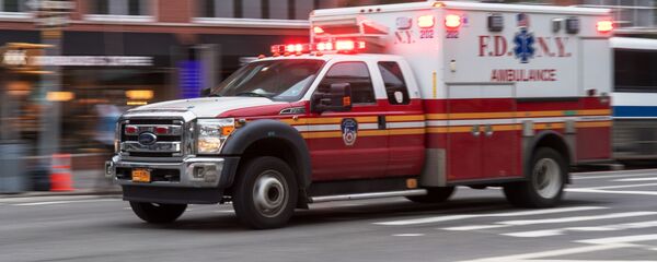 Автомобиль скорой помощи на улице Нью-Йорка - 俄罗斯卫星通讯社