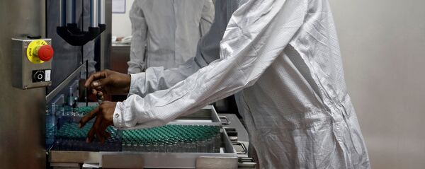 Медицинский работник с вакциной COVISHIELD в Индии Медицинский работник с вакциной COVISHIELD в Индии - 俄罗斯卫星通讯社