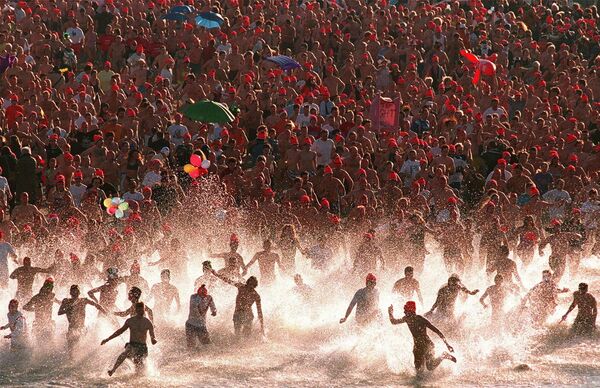 1999年，荷蘭舉行新年冬泳賽。 - 俄羅斯衛星通訊社
