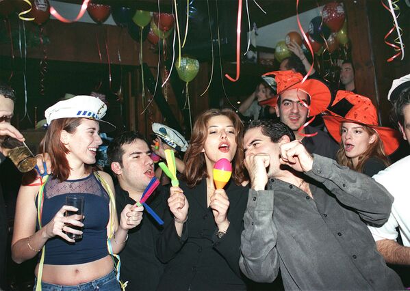1999年，黎巴嫩民众参加新年庆祝活动。 - 俄罗斯卫星通讯社