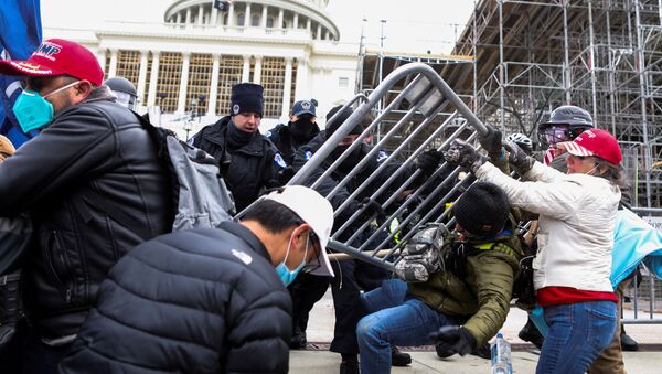 警方：华盛顿抗议活动中发现的爆炸装置很危险 - 俄罗斯卫星通讯社
