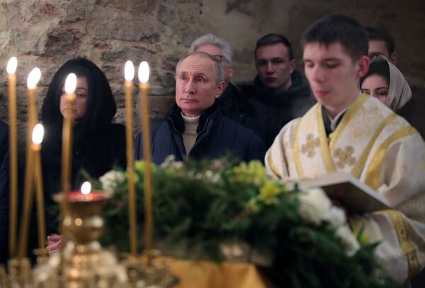 俄羅斯總統普京在利普諾島尼古拉教堂參加聖誕節祈禱活動 - 俄羅斯衛星通訊社