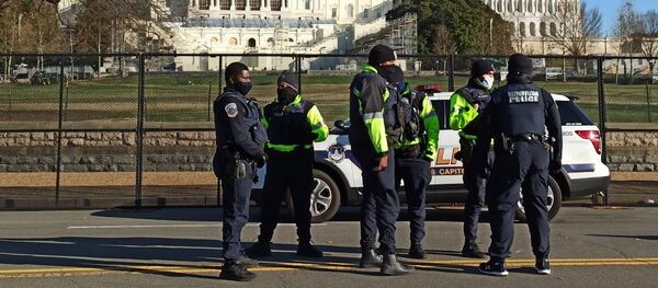 Сотрудники правоохранительных органов на Капитолийском холме в Вашингтоне - 俄罗斯卫星通讯社