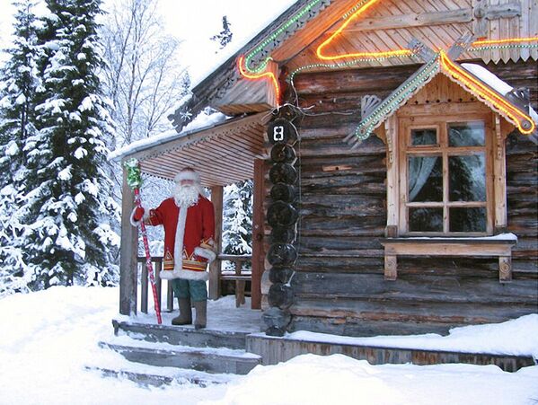 导游还建议去一趟拉普兰国家自然保护区，到圣诞老人家里做客。在他的房间里，你可以对着一个神奇的手套悄悄地说出你的愿望。
 - 俄罗斯卫星通讯社