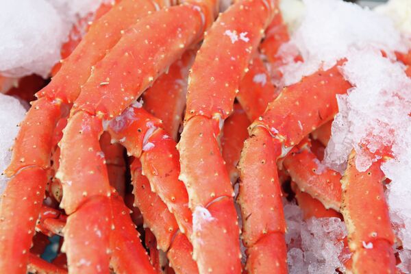 在巴倫支海的岸邊，應該嘗試一下當地的美食佳餚——螃蟹、扇貝和海膽。
 - 俄羅斯衛星通訊社