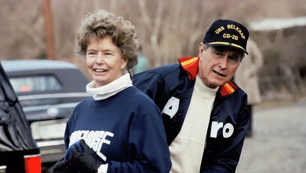 Нэнси Буш Эллис  с братом, бывшим президентом США Джорджем Бушем-старшим - 俄羅斯衛星通訊社