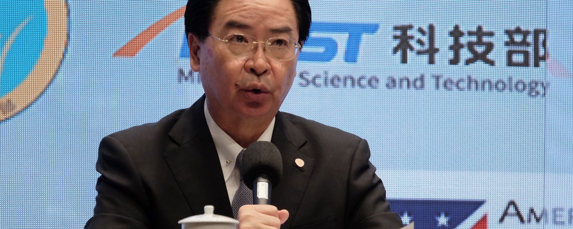 Taiwan's Foreign Minister Joseph Wu speaks during a press conference with American Institute in Taiwan director Brent Christensen, in Taipei, Saturday, Nov. 21, 2020. - 俄罗斯卫星通讯社, 1920, 11.01.2021