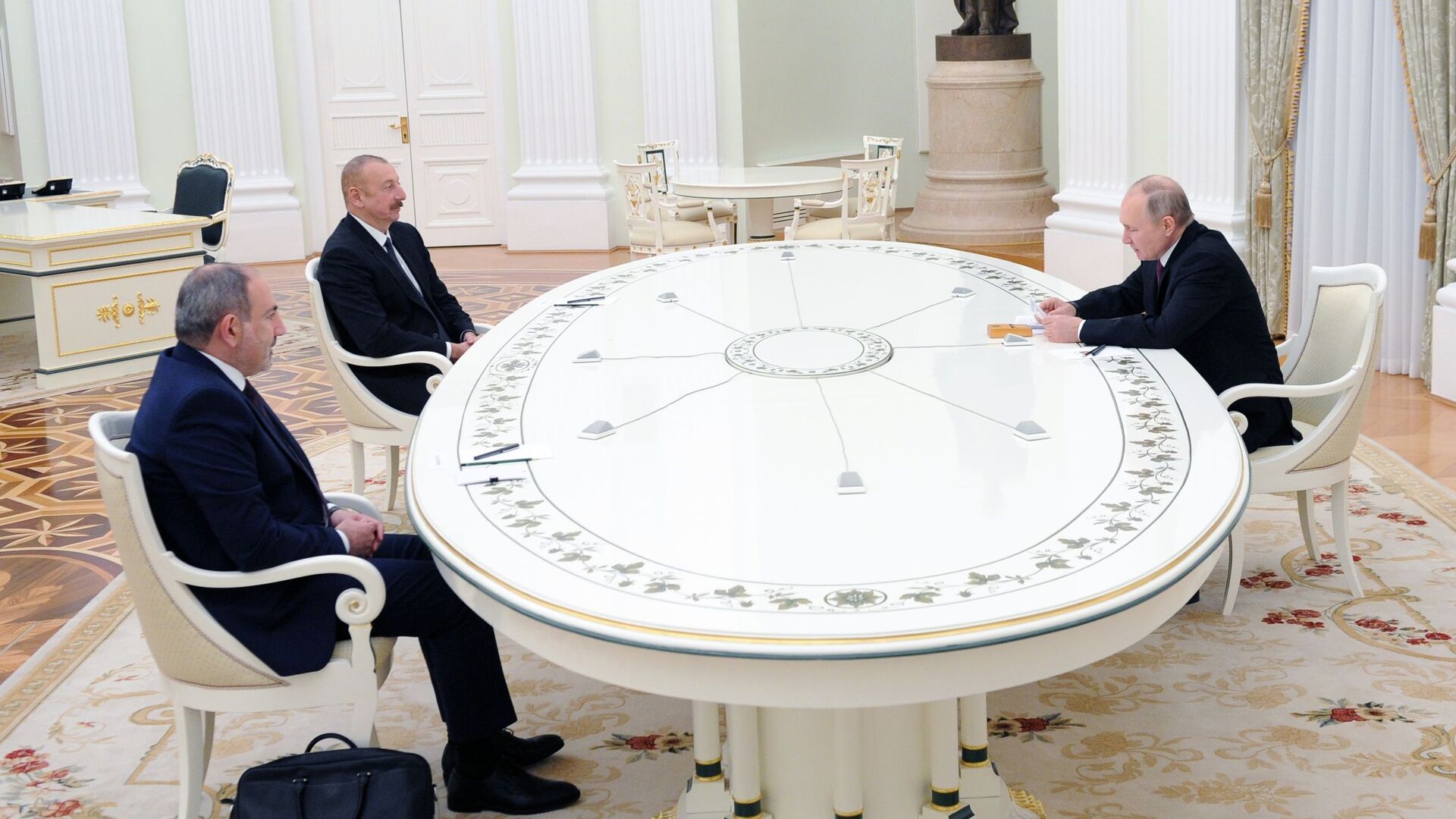俄罗斯总统弗拉基米尔·普京，阿塞拜疆总统伊利哈姆∙阿利耶夫和亚美尼亚总理尼科尔∙帕希尼扬 - 俄罗斯卫星通讯社, 1920, 26.05.2023
