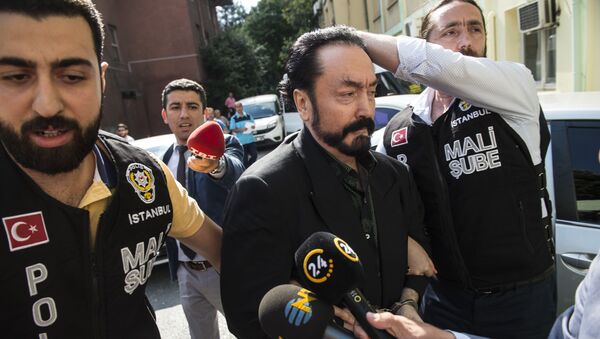 Арест телеевингелиста и лидера секты Аднана Октара в Стамбуле - 俄羅斯衛星通訊社