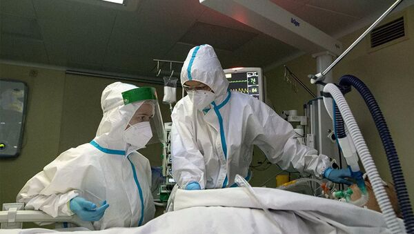 Медицинские работники в отделении реанимации и интенсивной терапии в госпитале COVID-19 в городской клинической больнице № 52 в Москве - 俄罗斯卫星通讯社