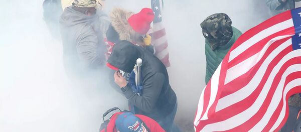 Сторонники Дональда Трампа у здания Конгресса США в Вашингтоне - 俄罗斯卫星通讯社