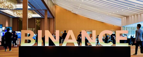 Стенд-логотип криптобиржи Binance - 俄羅斯衛星通訊社