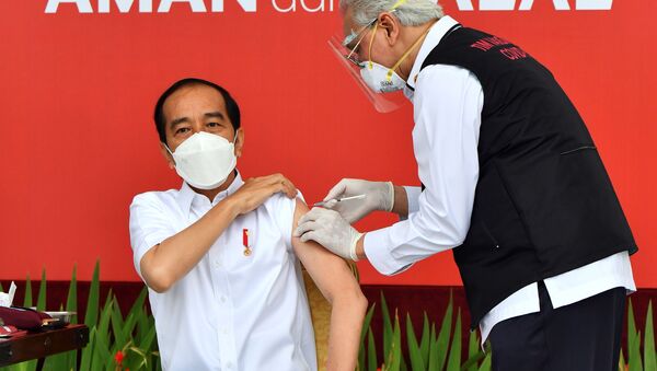 Президент Индонезии Джоко Видодо во время вакцинации от коронавирус 13 января 2021 - 俄羅斯衛星通訊社
