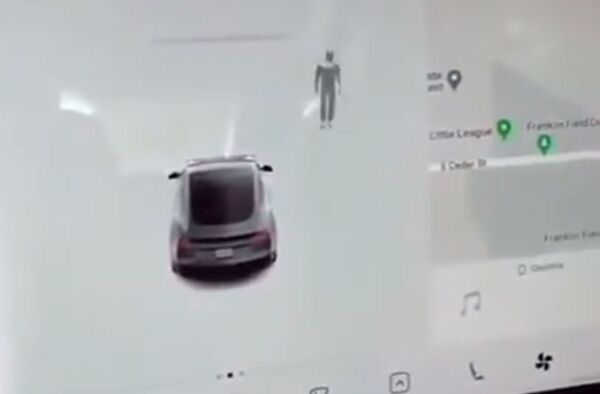 特斯拉汽車在空曠墓地“看見”人 （圖片） - 俄羅斯衛星通訊社