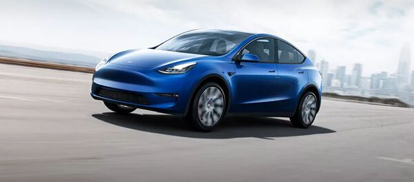 特斯拉汽車在空曠墓地“看見”人 特斯拉汽車在空曠墓地“看見”人 - 俄羅斯衛星通訊社