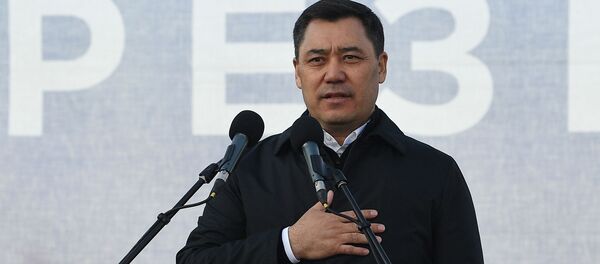 Кандидат в президенты Кыргызской Республики Садыр Жапаров выступает на митинге своих сторонников на площади Ала-Тоо в Бишкеке.  - 俄罗斯卫星通讯社