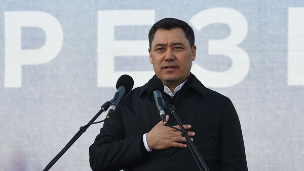 Садыр Жапаров выступает на митинге своих сторонников на площади Ала-Тоо в Бишкеке.  - 俄罗斯卫星通讯社