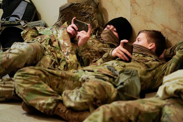 国民警卫队队员在国会大厦做什么 - 俄罗斯卫星通讯社