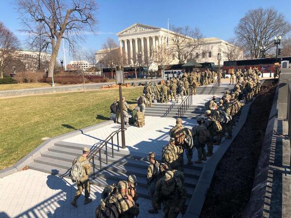 Военнослужащие у здания Капитолия в городе Вашингтон - 俄羅斯衛星通訊社