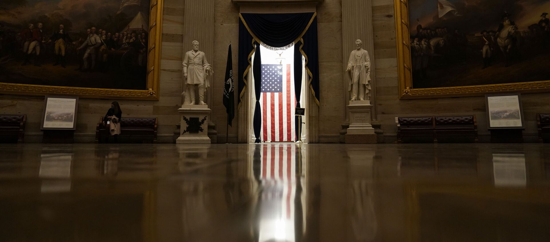 Американский флаг в здании Капитолия в городе Вашингтон  - 俄羅斯衛星通訊社, 1920, 28.09.2021